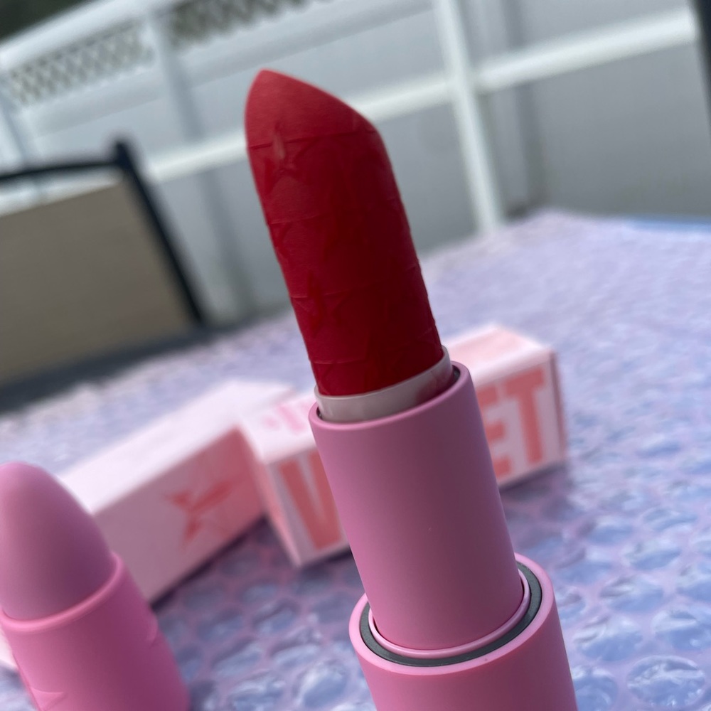 Velvet Trap Lipstick